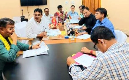 বাজেট তৈরিকে ঘিরে কৃষিমন্ত্রী ও অর্থমন্ত্রীর বৈঠক মহাকরণে