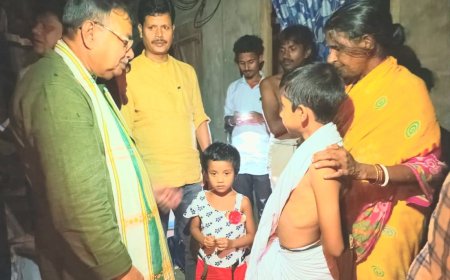 রথ দুর্ঘটনা কাণ্ডে কুমারঘাটে আহতদের বাড়িতে বিদ্যুৎ মন্ত্রী,ক্ষতিগ্রস্ত পরিবারকে আর্থিক সহায়তা প্রদান