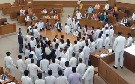 ত্রিপুরা বিধানসভা অধিবেশনে বাজেট প্রস্তাব চলাকালীন সময়ে বিভিন্ন ইস্যুতে বিরোধী বিধায়কদের দ্বারা উত্তাল বিধানসভা, সাসপেন্ড ৫ বিরোধী বিধায়ক, বিরোধী দের ভূমিকা অগণতান্ত্রিক: মুখ্যমন্ত্রী