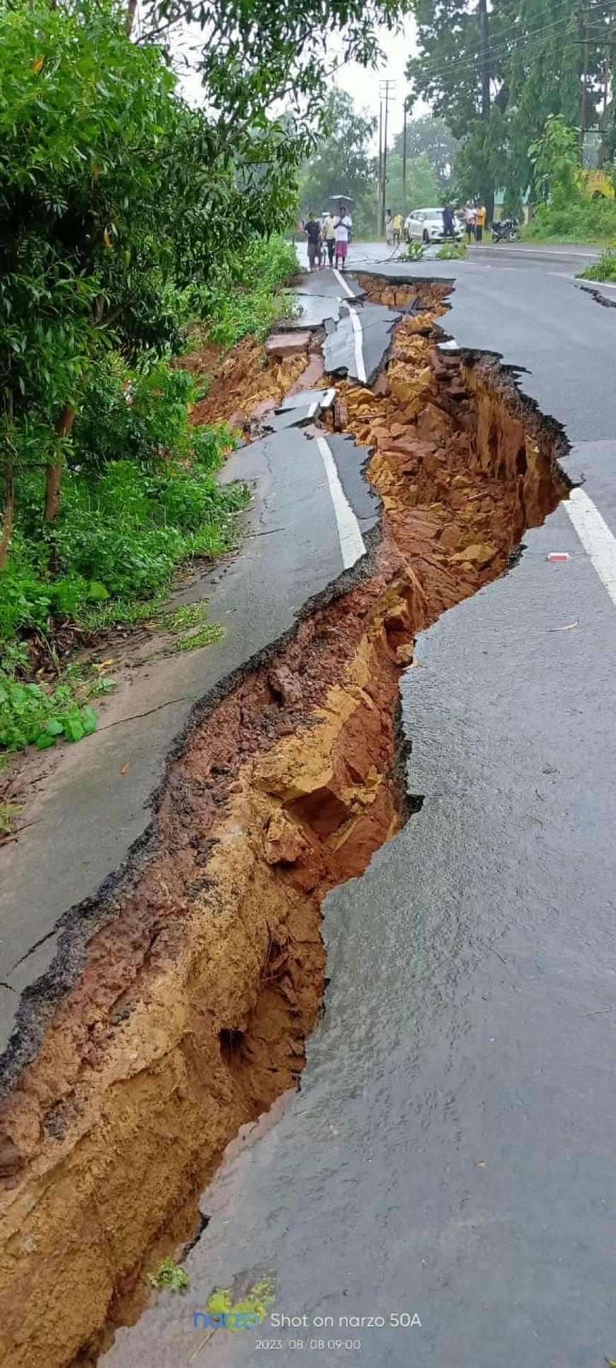 জাতীয় সড়ক নির্মাণের কিছুদিনের মধ্যেই মনু বাজারে বিশাল ভাঙ্গন