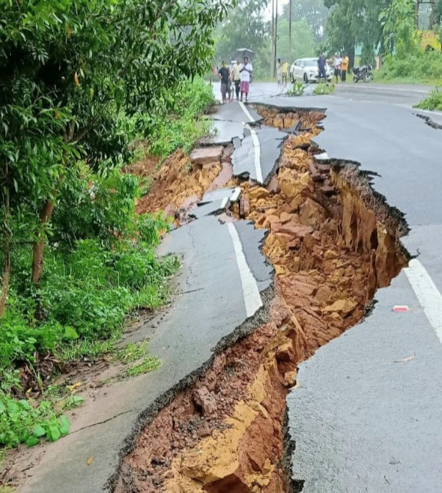 জাতীয় সড়ক নির্মাণের কিছুদিনের মধ্যেই মনু বাজারে বিশাল ভাঙ্গন