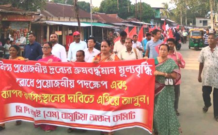 মূল্যবৃদ্ধি ইসুতে মাঠে নেমে সুর চরালো CPI(M) বামুটিয়া অঞ্চল কমিটি, সরকারকে নিশানায় নিলেন বিধায়ক