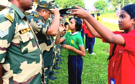 খালি পায়ে রাখি বন্ধন, সংস্কারের পরিচয় দিল কাঠিয়া বাবা মিশন স্কুল
