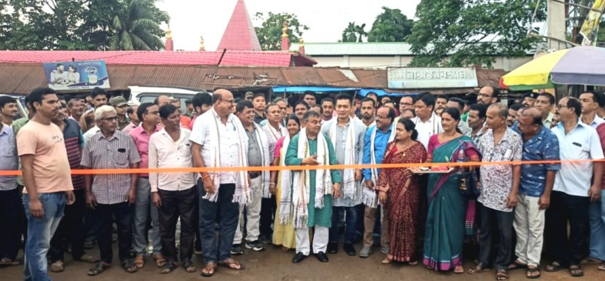 মোহনপুরে একদিনে দুই রাস্তার নির্মাণ কাজের সূচনা করলেন মন্ত্রী