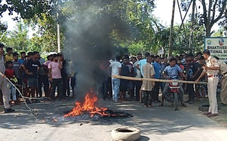 গাড়ির ধাক্কায় যুবকের মৃত্যু, দিনভর পথ অবরোধ, চলে রাজনৈতিক লাভালাভের অংক