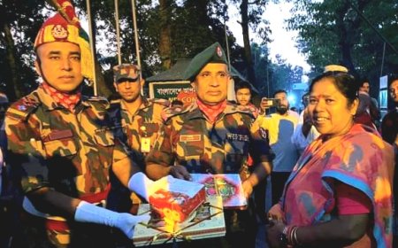 আখাউড়া চেকপোষ্টে BSF ও BGB-র সাথে দীপাবলীর শুভেচ্ছা বিনিময়ে কেন্দ্রী প্রতিমন্ত্রী