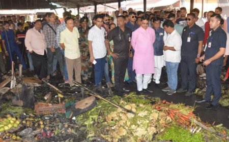 অগ্নিকাণ্ডে ছাই বটতলা বাজারের দোকানপাট, সরজমিনে পরিদর্শন মুখ্যমন্ত্রীর