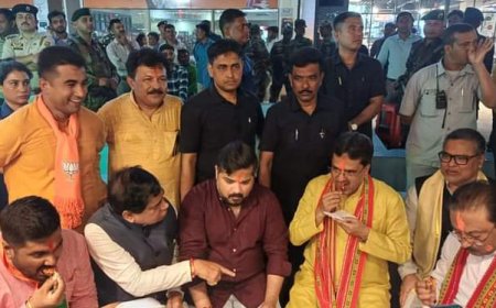 পকোড়া হাতে চায়ের আড্ডায় মুখ্য মন্ত্রী, বাজির সলতেতে আগুন দিলেন রতন