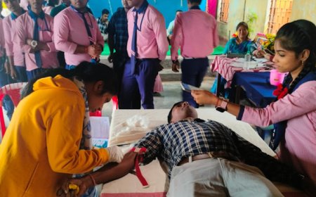 NSS-র বিশেষ শিবিরের অঙ্গ হিসেবে গান্ধীগ্রাম স্কুলে অনুষ্ঠিত হয় রক্ত দান শিবির