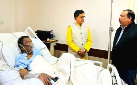 অসুস্থ সুরজিৎ, হাসপাতালে গিয়ে শারীরিক বিষয়ে খোঁজ নিলেন মুখ্যমন্ত্রী