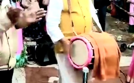 ঢোল বাজালেন মন্ত্রী, সামাজিক মাধ্যমে ভাইরাল ভিডিও