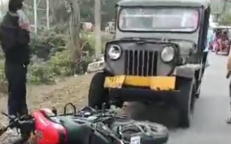 হিট এন্ড রান আইনের সুফল,দুর্ঘটনায় আহত বাইক চালককে হাসপাতালে নিল গাড়ি চালক