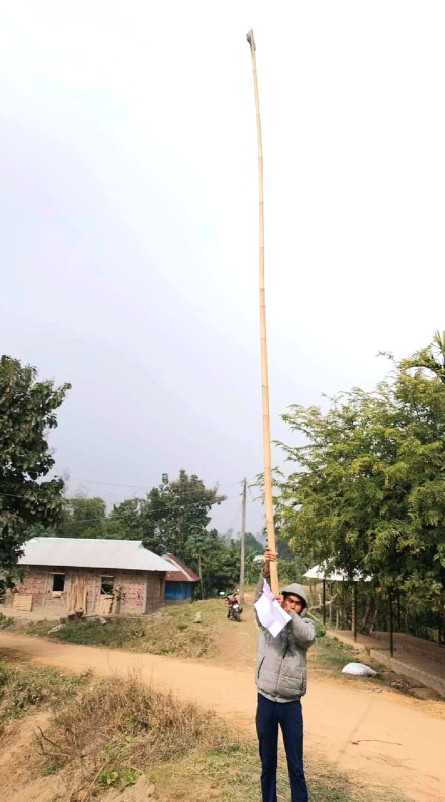 বাঁশের মাথায় মোবাইল বেঁধে জিও ট্যাগিং করল GRS