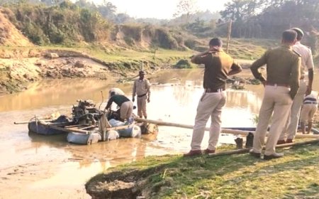 বীরমোহনে অবৈধ বালির ঘাটে হানা, বাজেয়াপ্ত ৩ টি বালি তোলার ইঞ্জিন