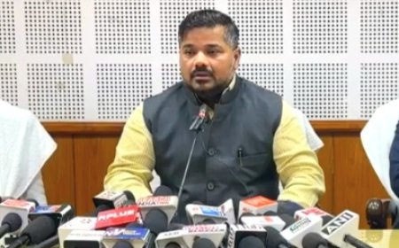 রোমান হরফ এবং বাংলা হরফে পরীক্ষা দিতে পারবে শিক্ষার্থীরা, মহাকরণে জানান মন্ত্রী সুশান্ত চৌধুরী