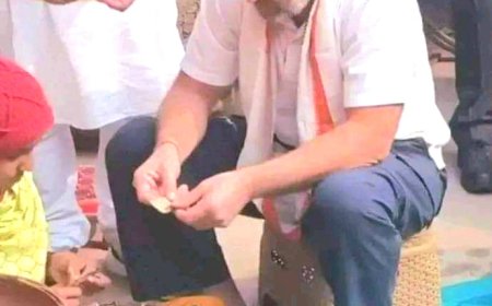 বিড়ি বানালেন রাহুল গান্ধী