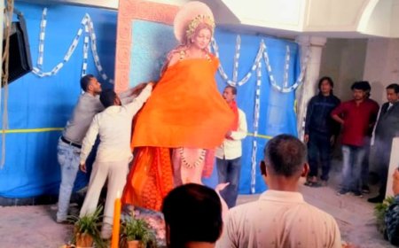 আর্ট কলেজের সরস্বতী প্রতিমা বিতর্কে সাধারণ মানুষকে কাঠগড়ায় দাঁড় করালো একাংশ চিত্রশিল্পী