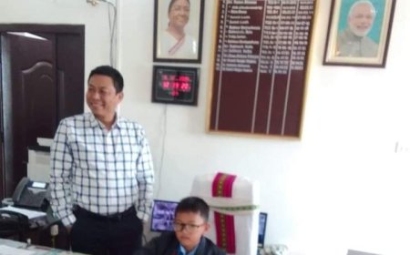 চেয়ার ছাড়লেন জিরানিয়ার SDM, দায়িত্ব নিল স্কুল পড়ুয়া