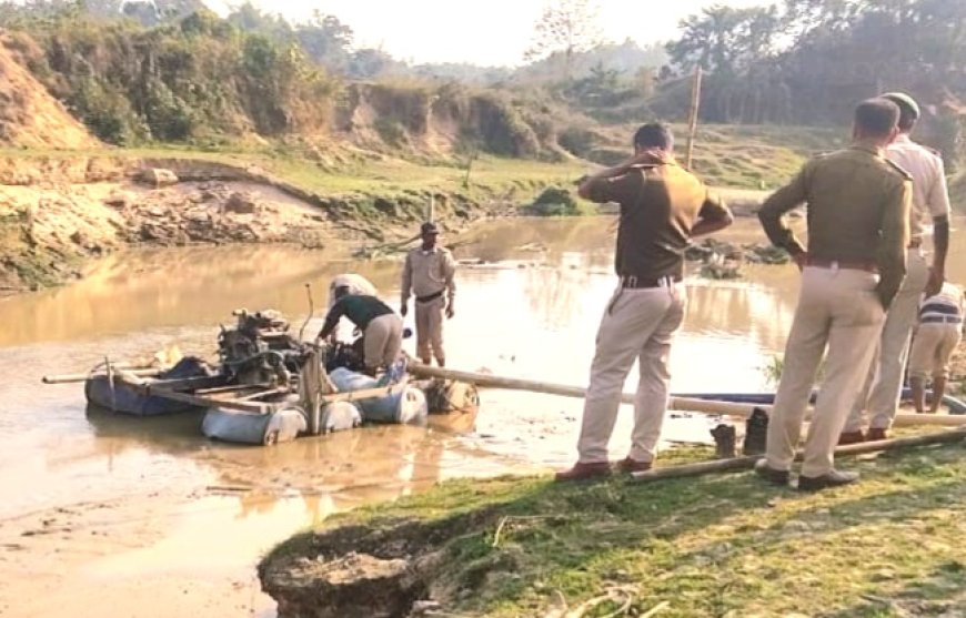 বীরমোহনে অবৈধ বালির ঘাটে হানা, বাজেয়াপ্ত ৩ টি বালি তোলার ইঞ্জিন