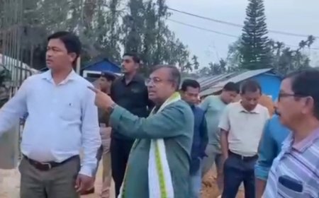 অভিচরণে সুপার মার্কেটের নির্মাণ কাজ কাজ পরিদর্শন করলেন মন্ত্রী