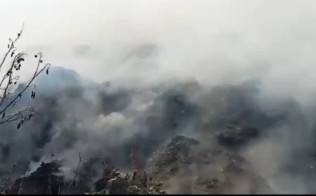 ডাম্পিং স্টেশনের আবর্জনায় আগুন, ধোঁয়ায় নাজেহাল গ্রামবাসী