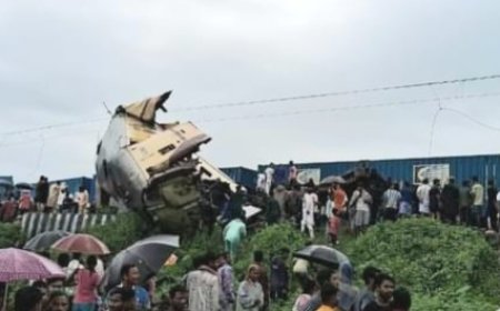 আবারো ভয়াবহ রেল দুর্ঘটনা, প্রশ্নের মুখে রেলের নিরাপত্তা?
