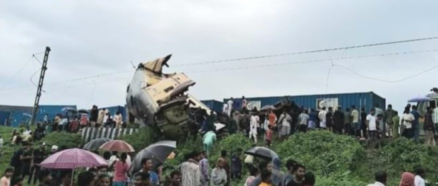 আবারো ভয়াবহ রেল দুর্ঘটনা, প্রশ্নের মুখে রেলের নিরাপত্তা?