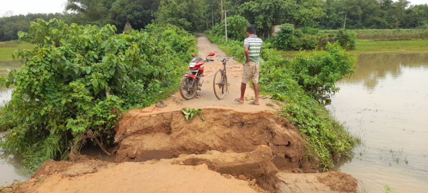 ভেঙ্গে পড়ল বক্স কালভার্ট, পথচারী থেকে কৃষক সমস্যার সম্মুখীন