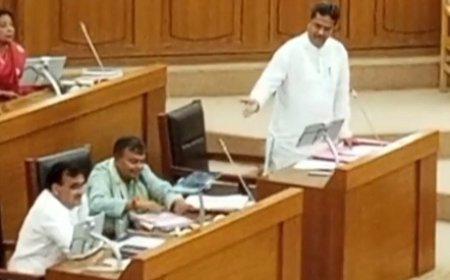 অভ্যন্তরীণ রাজনীতিতে বিরোধীদের বাংলাদেশ প্রিতিকে কটাক্ষ মুখ্যমন্ত্রীর