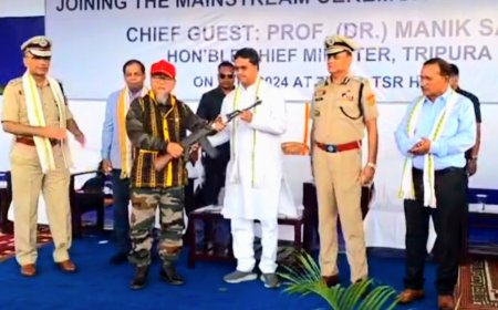 ATTF ও NLFT-র সন্ত্রাসবাদীরা অস্ত্র তুলে দিলেন মুখ্যমন্ত্রীর হাতে