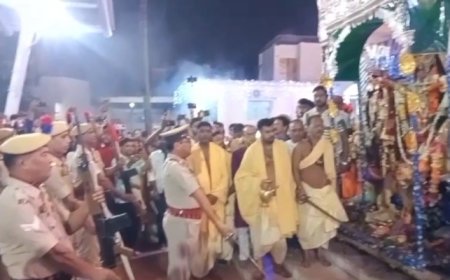 দুর্গা বাড়ি থেকে রীতিনীতি মেনে বিসর্জন হল মায়ের