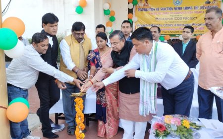 মোহনপুর ICDS-র অধীন দিব্যাঙ্গদের সামাজিক ভাতার স্যাংশন লেটার প্রদান করেন মন্ত্রী