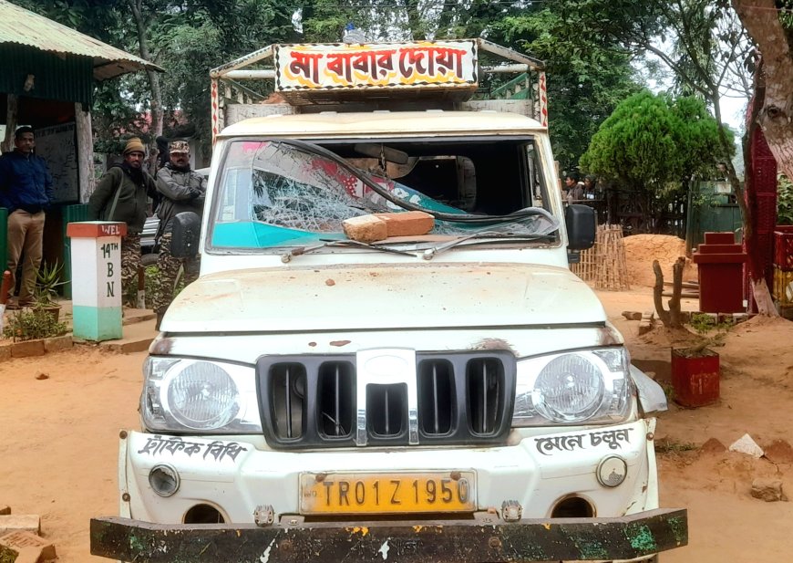 বাইকে ধাক্কা দিয়ে গজ পাড়ায় আটক গাভী বুঝাই গাড়ি, ঘেরাও TSR ক্যাম্প