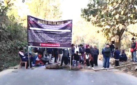 দাবি আদায়ের লক্ষ্যে আসাম আগরতলা জাতীয় সড়কে বসলো আত্মসমর্পণকারী বৈরীরা