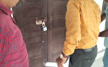 বামুটিয়ায় হ্যাম রেডিও সেন্টারে অবৈধ কার্যকলাপ, তালা ঝুলাল মহকুমা শাসক