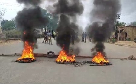 রোমান স্ক্রিপ্টের দাবিতে জাতীয় সড়ক অবরোধ করে TSF