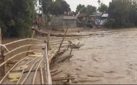 হাওড়া নদীতে বাড়লো জলের স্তর, আগরতলায় ভাঙলো অস্থায়ী সেতু