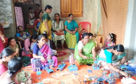 বামুটিয়া ব্লকের TRLM- থেকে বলপেন তৈরির প্রশিক্ষণ নিয়ে রোজগারের নতুন দেশায় মহিলারা