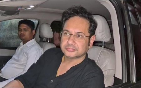 সরকারি আবাসে রাতের আঁধারে জেলা শাসকের সাক্ষাৎ না পেয়ে ফিরলেন প্রদ্যুৎ