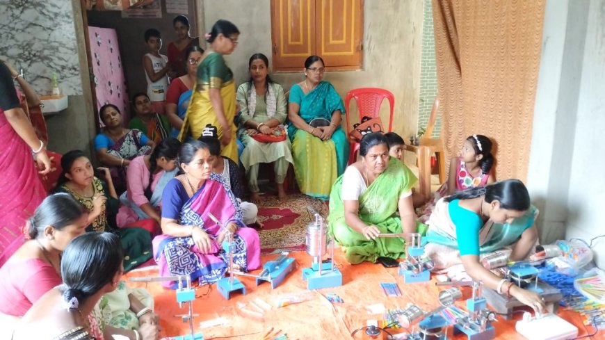 বামুটিয়া ব্লকের TRLM- থেকে বলপেন তৈরির প্রশিক্ষণ নিয়ে রোজগারের নতুন দেশায় মহিলারা
