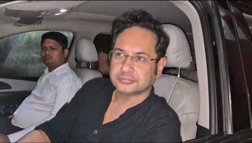 সরকারি আবাসে রাতের আঁধারে জেলা শাসকের সাক্ষাৎ না পেয়ে ফিরলেন প্রদ্যুৎ