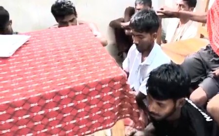 নেশাখোর যুবকদের আটক করে পুলিশের হাতে তুলে দিল কাতলামারার জনতা