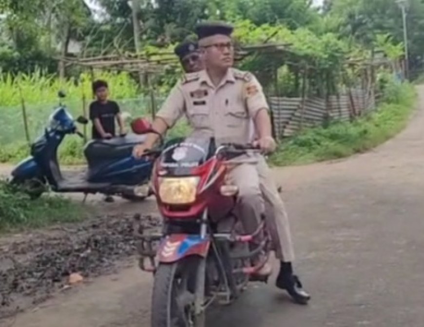 মাথায় নেই হেলমেট,নাম্বার বিহীন বাইক নিয়ে প্রকাশ্যে ঘোরছেন পুলিশ বাবু