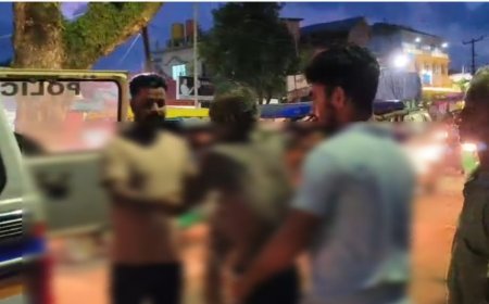 রাস্তার পাশে পড়ে থাকা অসুস্থ ব্যক্তিকে হাসপাতালে পাঠালো সামাজিক সংস্থা