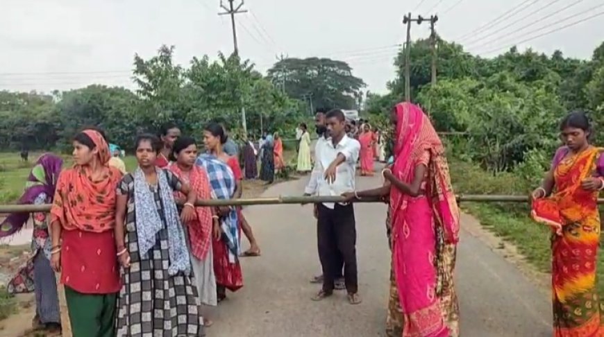 মেঘলিবন বস্তিতে বিভিন্ন সমস্যার সমাধানের দাবিতে আগরতলা সিমনা সড়ক অবরোধ