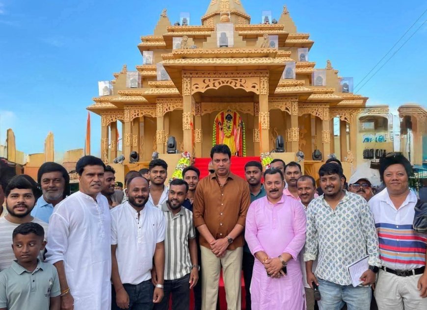 মোহনপুর মহকুমায় বড় পুজোর মণ্ডপ উন্মুক্ত করা হয়েছে ষষ্ঠীর রাতে
