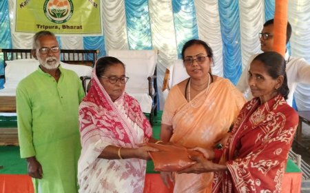 দুর্গাপূজা উপলক্ষে কাতলামারায় বস্ত্র দান, কালীবাজারে সংবর্ধনা দিল পূজা উদ্যোক্তারা