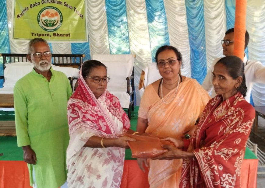 দুর্গাপূজা উপলক্ষে কাতলামারায় বস্ত্র দান, কালীবাজারে সংবর্ধনা দিল পূজা উদ্যোক্তারা