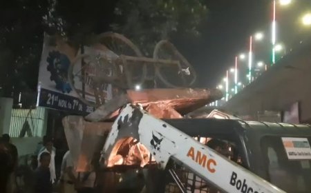 আগরতলায় ফুটপাতে ব্যবসায়ী উচ্ছেদ ও অবৈধ পার্কিংয়ের বিরুদ্ধে অভিযান চালায় এএমসি, ট্রাফিক