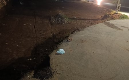 এয়ারপোর্ট সড়কে বিধিনিষেধ সাইনবোর্ড ছাড়া কাটা হচ্ছে মাটি, দুর্ঘটনার কবলে সাংবাদিক